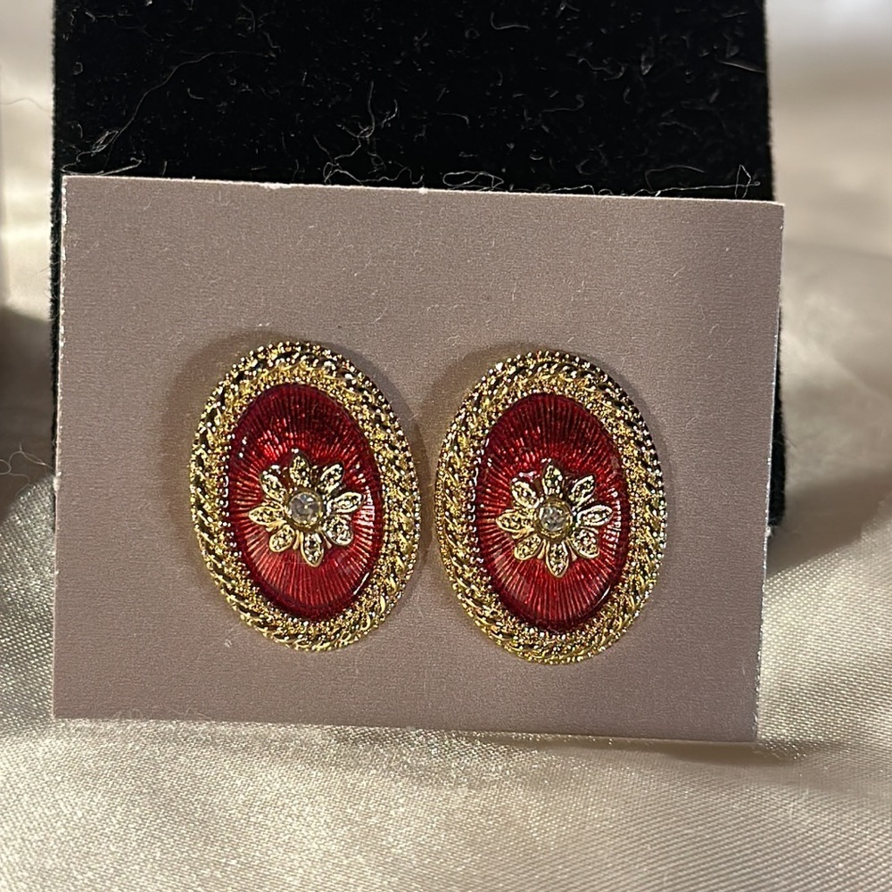 Avon (1990) Vintage Holiday Hues earrings (Goldtone/Red) NIB - Picture 2 of 4